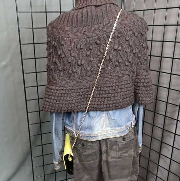 Vintage Grey Cable Knit Capelet Poncho - Picture 6 of 6